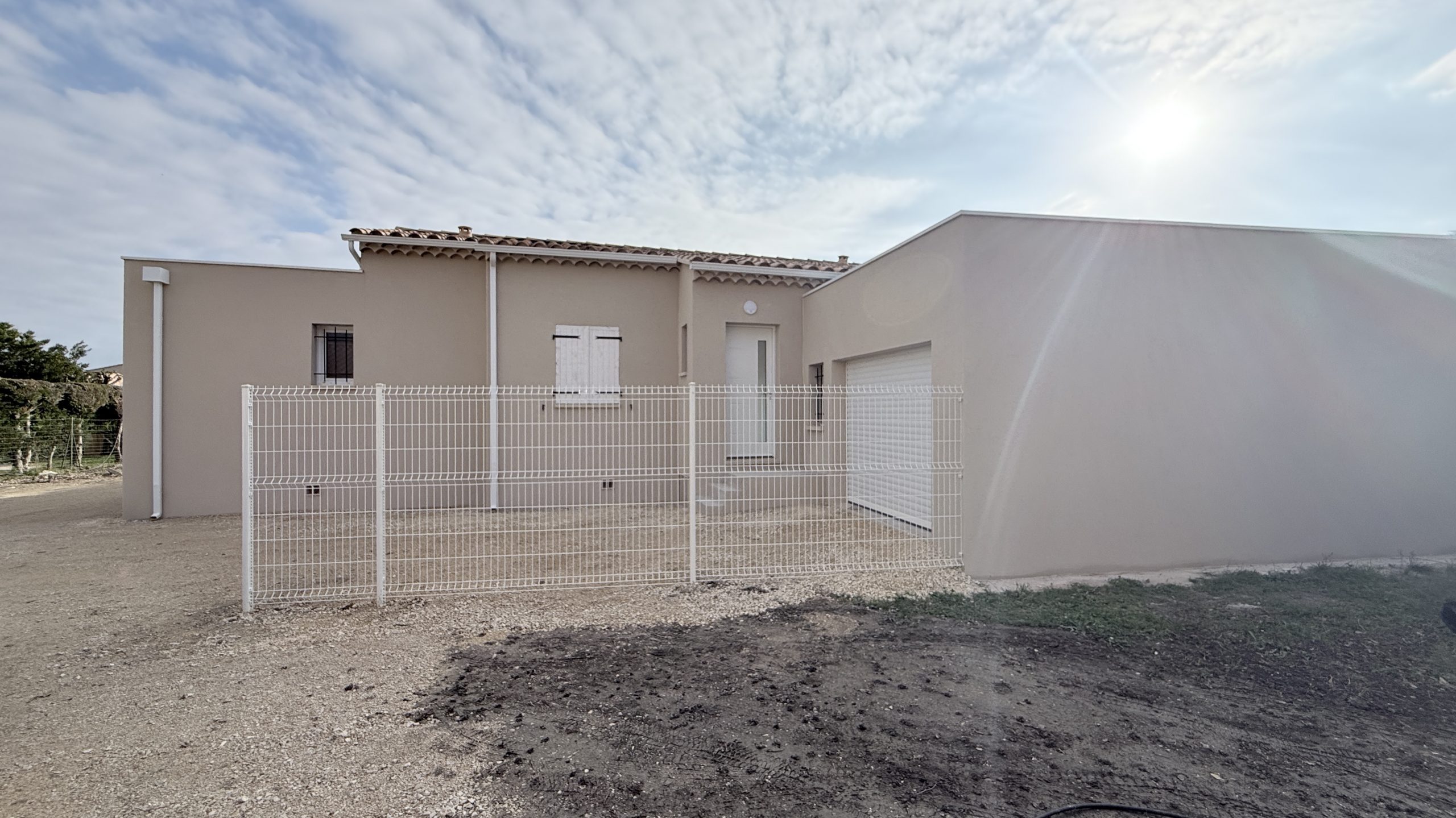 Mise en place d’une clôture rigide.